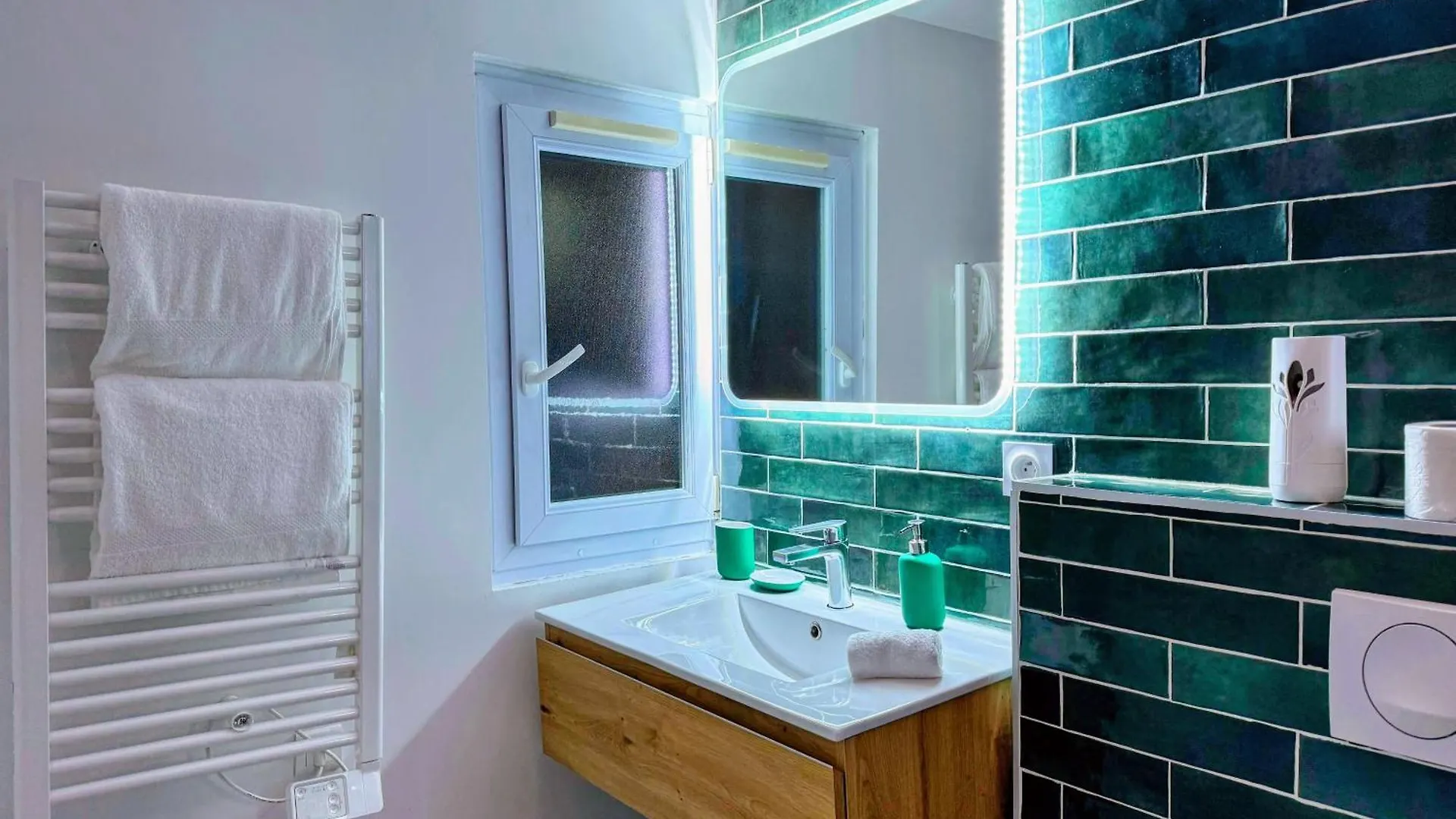 Le Vertueux - Cdg - Parking - Confort - Wifi Louvres Apartment